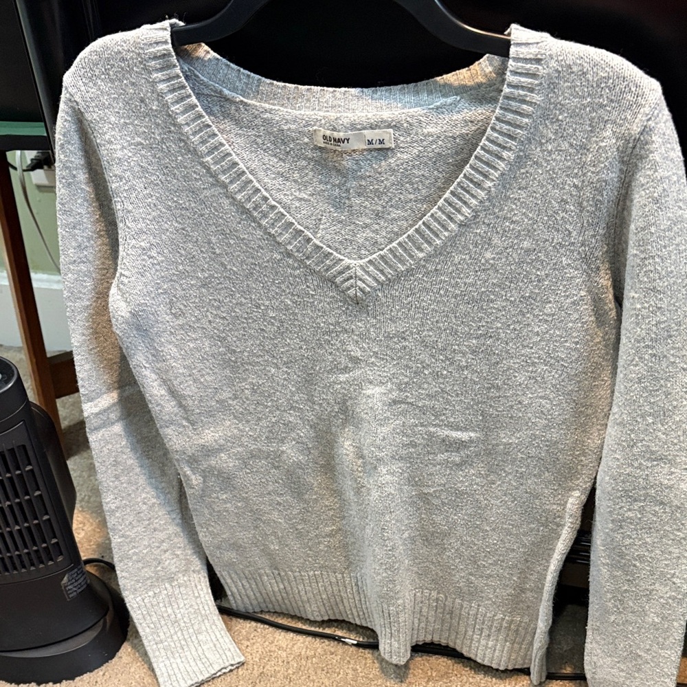 Old Navy Women's Soft Gray V-Neck Sweater